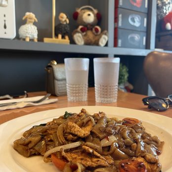 Chao Phra Ya - Drunken Noodles - Thai Near Me - Herndon, Virginia Chao Phra Ya - Drunken Noodles - Thai Near Me - Herndon, Virginia