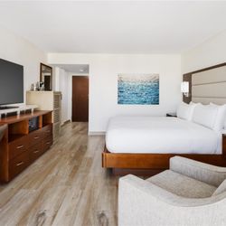 DoubleTree Beach Resort by Hilton Hotel Tampa Bay - Guest room