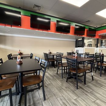 Sw8 Dada's Sizzling Sisig - Indoor seating area and TVs - Food Trucks Near Me - Waipahu, Hawaii