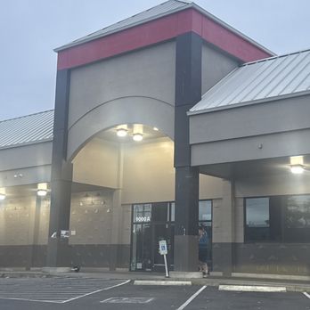 Planet Fitness - Not open at the posted hours online. Open 24/5? Yeah right. - Gyms Near Me - Seattle, Washington