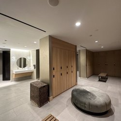 Spa by JW - Women's lockers