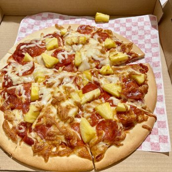 Hinana Bar - Pizza of nearly any combination! - Lounges Near Me - Honolulu, Hawaii