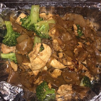 Boonsee Thai Kitchen - Norco - Pad See Ew - Thai Near Me - Norco, California