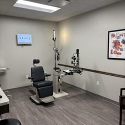 Berkeley Eye Center - Retina West - Wheelchair assessable exam room
