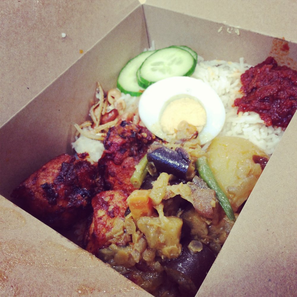 Dapur - veggy curry and spicy chicken - Sooo so good. - Malaysian Near Me - London, XGL Dapur - veggy curry and spicy chicken - Sooo so good. - Malaysian Near Me - London, XGL