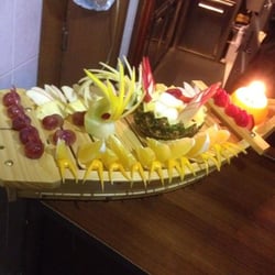 Yun Bu - Barca di frutta fresca a fine cena