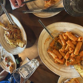 Amedeo - Spaghetti Ala Olio and Rigatoni - Pizza Near Me - Las Vegas, Nevada Amedeo - Spaghetti Ala Olio and Rigatoni - Pizza Near Me - Las Vegas, Nevada
