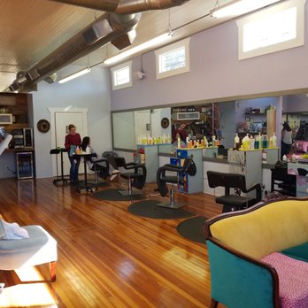Planet Curls - Very roomy right - Hair Salons Near Me - Houston, Texas