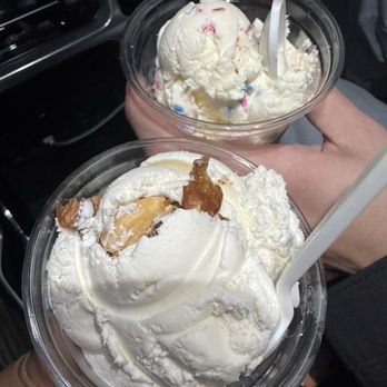 Gannon's Ice Cream - Pistachio Almond (8/10) & Birthday Cake (7/10); generous scoops and flavors were spot on! Birthday cake was just a little too sweet for me - Ice Cream & Frozen Yogurt Near Me - Syracuse, New York