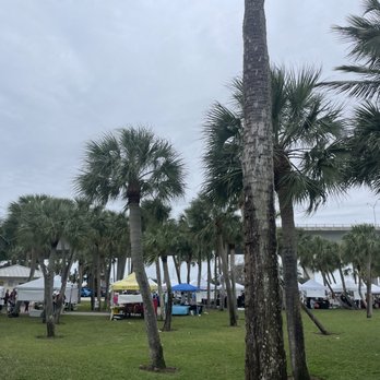 Market On Main - palm trees and tents - Farmers Market Near Me - Stuart, Florida Market On Main - palm trees and tents - Farmers Market Near Me - Stuart, Florida