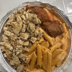 Penne Vodka With Chicken and meatballs