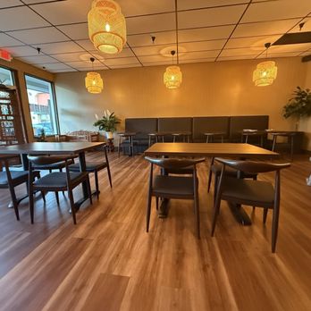 Aroy Thai Bistro - Dining area - Thai Near Me - Hercules, California