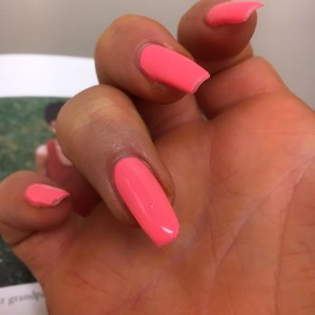 Bridgeport Nails - As if there isn't enough wrong with these nails there's also a few bubbles. Here's one on the ring finger nail. - Skin Care Near Me - Tigard, Oregon
