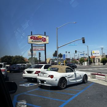 Tam's Burgers - outside view - Burgers Near Me - Long Beach, California