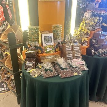 Packers Pro Shop - Packer chocolate - Sports Wear Near Me - Green Bay, Wisconsin