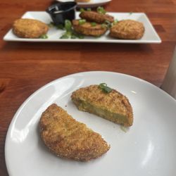 Kel's Tavern - Great fried green tomatoes and a nice portion