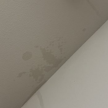 Bexley Mansfield - Water leaking master bedroom. - Apartments Near Me - Grand Prairie, Texas Bexley Mansfield - Water leaking master bedroom. - Apartments Near Me - Grand Prairie, Texas