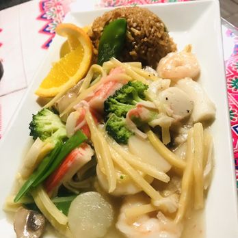Kue's Cafe - Moo Goo Seafood combo Lunch Portion - Chinese Near Me - Dunedin, Florida