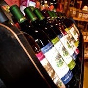 Apple Barn Orchard & Winery - Wineries Near Me - Elkhorn, Wisconsin Apple Barn Orchard & Winery - Wineries Near Me - Elkhorn, Wisconsin