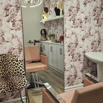 Toronto Wig Studio - Private Wig Room at Toronto Wig Studio - Wigs Near Me - Vaughan, Ontario