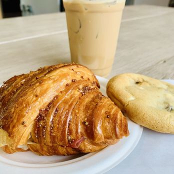 Kanom Cafe - ham & cheese croissant, white chocolate cranberry cookie, es yen coffee - Bakeries Near Me - Baltimore, Maryland