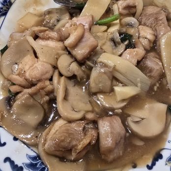 Dowon Chinese Restaurant - Garlic Chicken (had excess amount of bamboo shoots which I didn't care for) - Chinese Near Me - Honolulu, Hawaii Dowon Chinese Restaurant - Garlic Chicken (had excess amount of bamboo shoots which I didn't care for) - Chinese Near Me - Honolulu, Hawaii