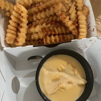 Shake Shack Del Mar - Extra hot cheese fries - Fast Food Near Me - San Diego, California