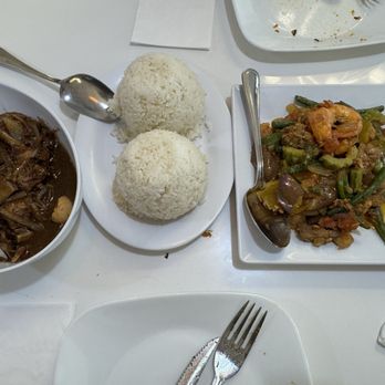 Kabayan - G9. Adobong Baboy, L6. Single Serving Steamed Rice, J1. Pinakbet - Filipino Near Me - Woodside, New York Kabayan - G9. Adobong Baboy, L6. Single Serving Steamed Rice, J1. Pinakbet - Filipino Near Me - Woodside, New York