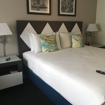 Kings Inn San Diego - King Room! The bed is firm & comfy, also looked very nice. - San Diego, CA