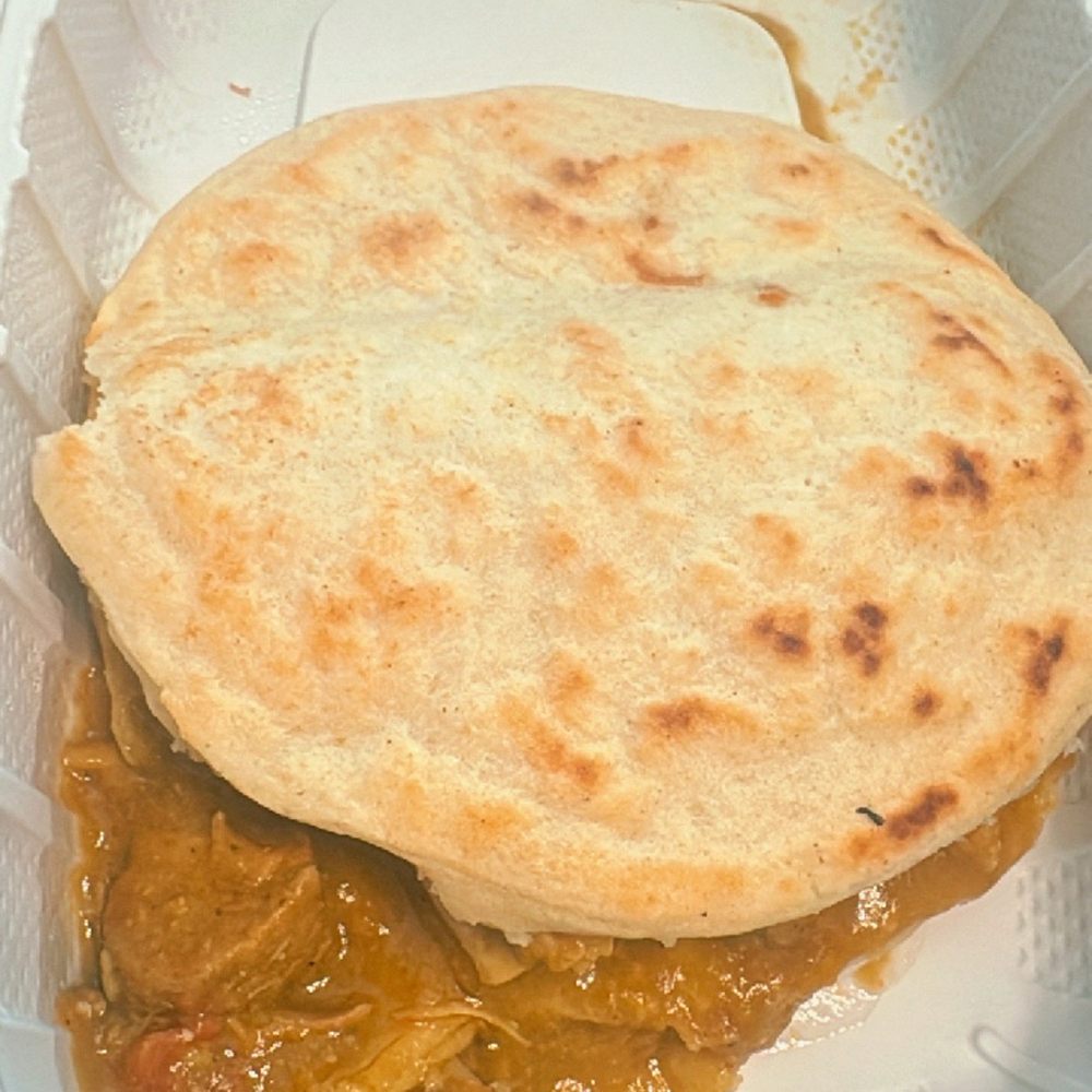 Guisados Jalisco - gordita de chile verde - Salvadoran Near Me - Bakersfield, California