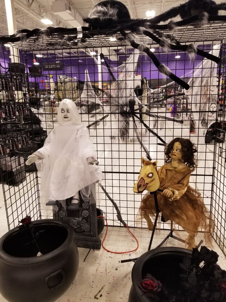 HALLOWEEN CITY Updated June 2024 209 Kingery Hwy, Elmhurst