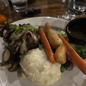 Kindling Texas Kitchen - Balsamic Braised Short Ribs - American Near Me - Cibolo, Texas Kindling Texas Kitchen - Balsamic Braised Short Ribs - American Near Me - Cibolo, Texas