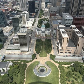 Gateway Arch - Amazing view of the old courthouse - Landmarks & Historical Buildings Near Me - St. Louis, Missouri