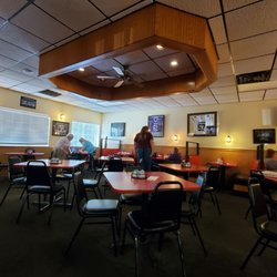 Vince's Pizza & Family Restaurant - Dining room is cozy. I selected a comfy booth!