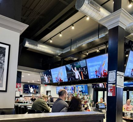 Quincy’s Potomac Bar & Grille by null