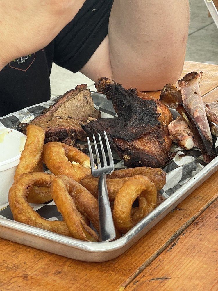 The Breakwall BBQ Restaurant, Conneaut Roadtrippers