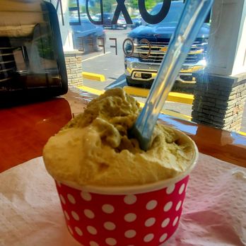 Caffè Gelato Bertini - Pistachio & Vanilla gelato.  OMG good!! - 8/9/2025 - Ice Cream & Frozen Yogurt Near Me - Yarmouth, Massachusetts