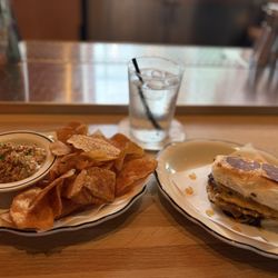 Super Peach - Onion dip tasty deluxe burger