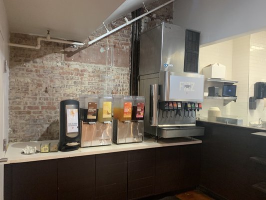 Roti Mediterranean Bowls. Salads. Pitas. by null