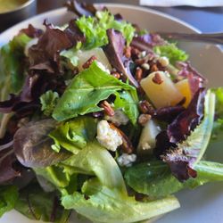 Bella Vista - Pear and gorgonzola salad