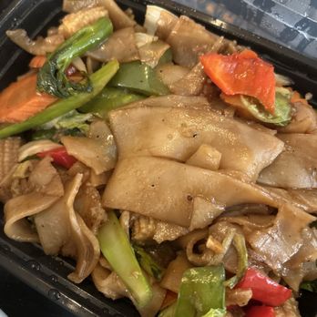 Silver Spoon Thai Restaurant - Thai Near Me - Chicago, Illinois