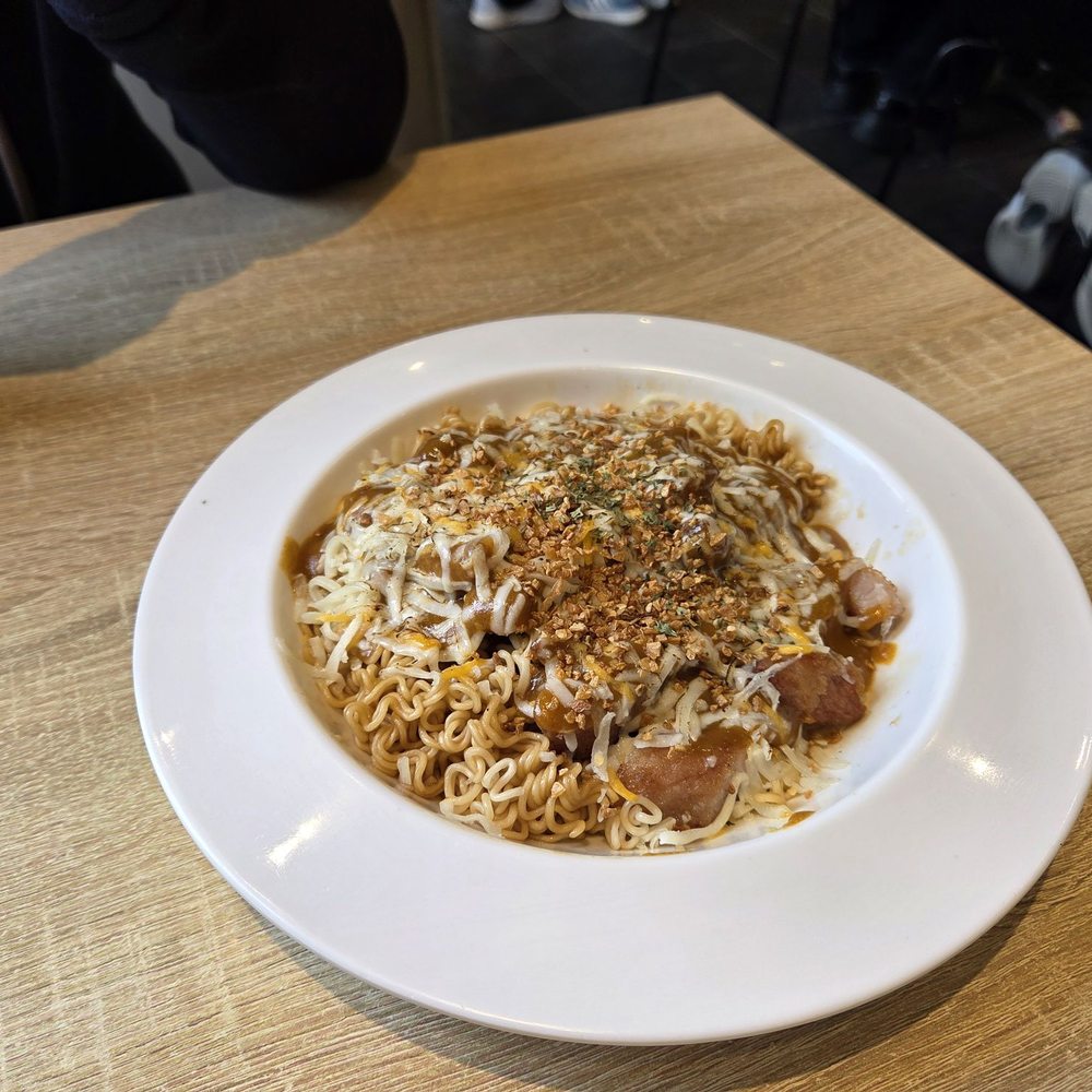 Pork curry instant noodles Pork curry instant noodles