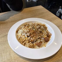 Pork curry instant noodles
