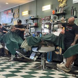 Golden Crown Barber Shop 2 - Barber chairs