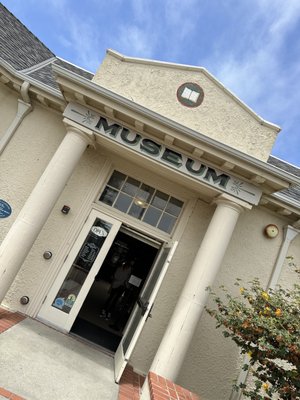 Santa Cruz Museum of Natural History by null