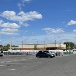 Lowe's Home Improvement - Mulch, Mulch, & More Mulch!