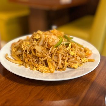 Cuisine AuntDai - Pad Thai -- less sweet (and thus better) than many others I've tasted - Chinese Near Me - Montreal, Quebec Cuisine AuntDai - Pad Thai -- less sweet (and thus better) than many others I've tasted - Chinese Near Me - Montreal, Quebec