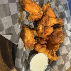 JJ Winns Restaurant & Lounge - Chicken Wings