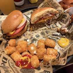 Abc Pub - Burger and tots