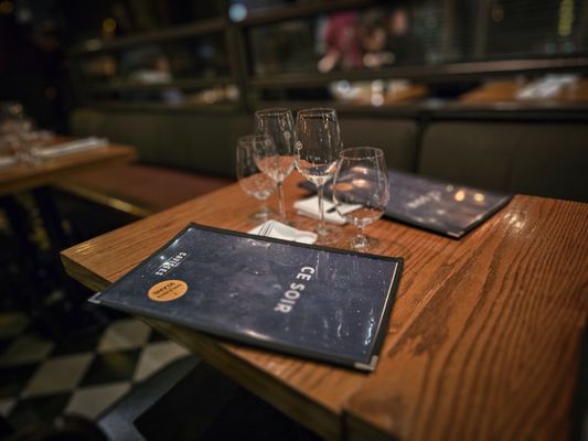 Les Cavistes | Bistro Bar à vin Boutique by null